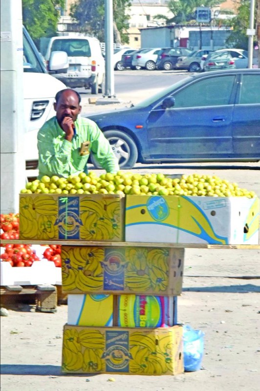 «الكنار».. فاكهة بسطات الطرق في الشتاء
