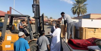 بالصور.. نقل هيكل عظمي لحوت ضخم إلى معمل الأحافير