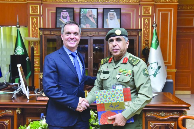 السفير البرازيلي ينوه بجهود «الجوازات»