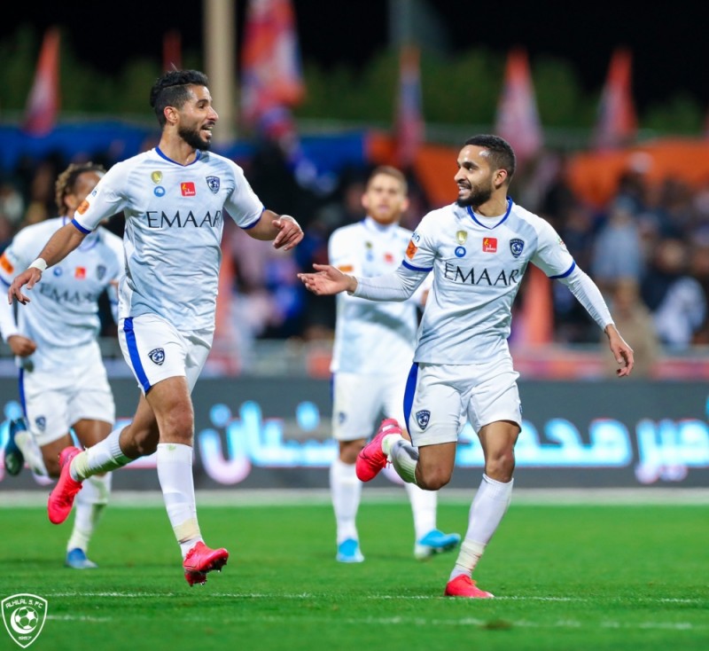 الهلال يتربع في القمة.. رغم عناد فيحاء الهمة!