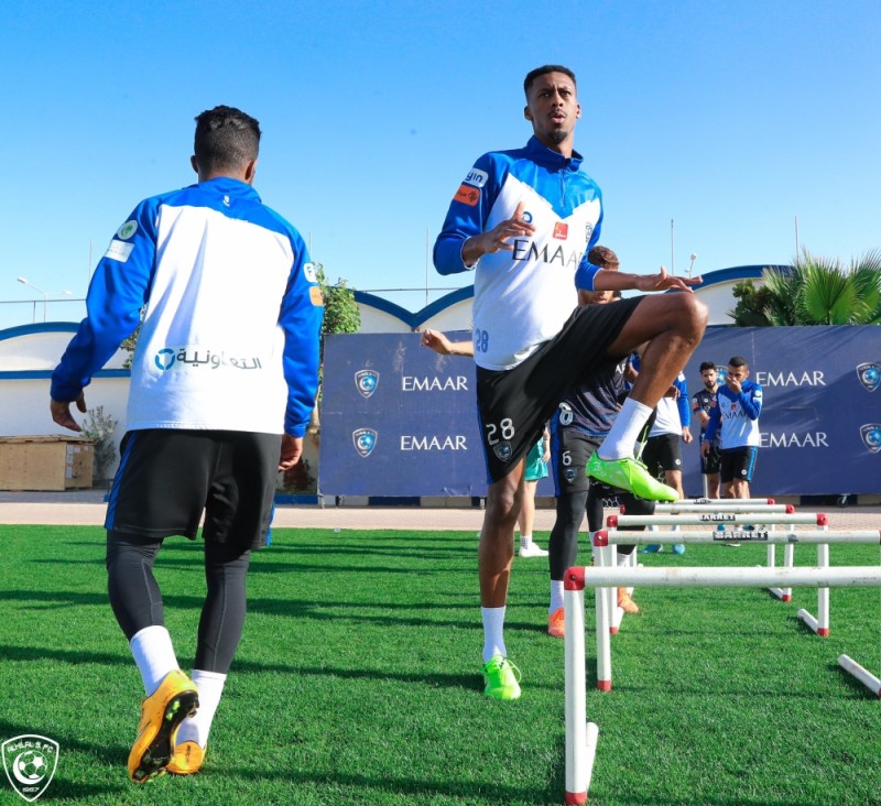 الدوسري والشهراني يدعمان الهلال أمام شباب الأهلي دبي