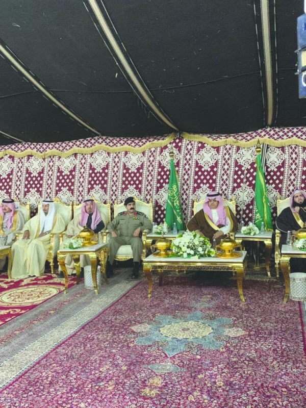 محافظ حفر الباطن ينهي خلافا أسريا استمر 3 عقود