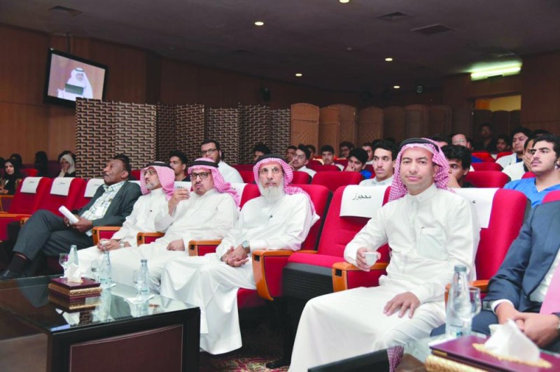 أكاديمي: شائعات كورونا تهدد الأمن الصحي