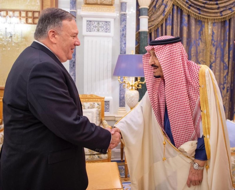 بالصور.. خادم الحرمين يستقبل وزير الخارجية الأمريكي