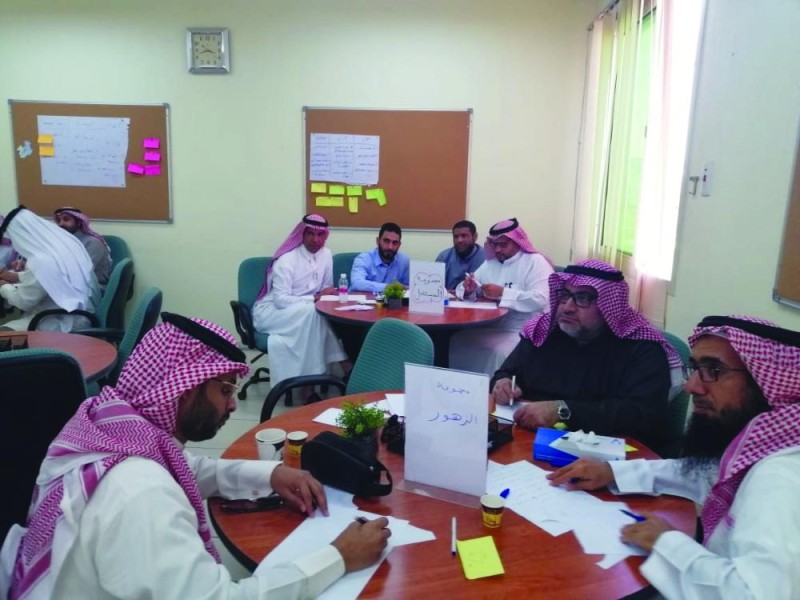 «مهارات التواصل اللفظي» يجمع 16 معلما