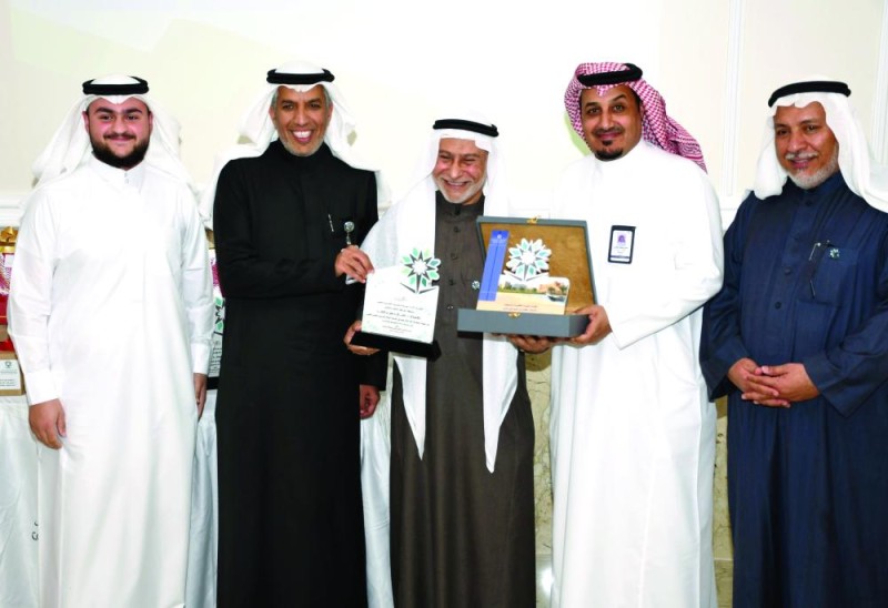 تقنية القطيف تحتفي بمتقاعديها