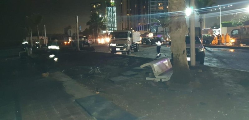 رفع أضرار المد البحري في جدة