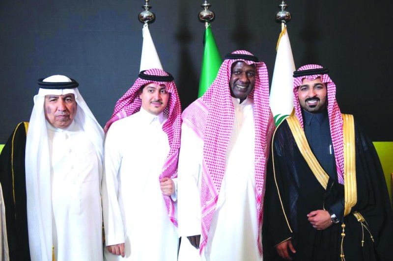 «زواج».. يذيب الجليد بين النصراويين والهلاليين