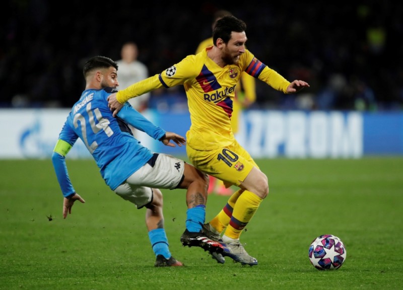 برشلونة يتعادل مع نابولي ويخسر افيدال