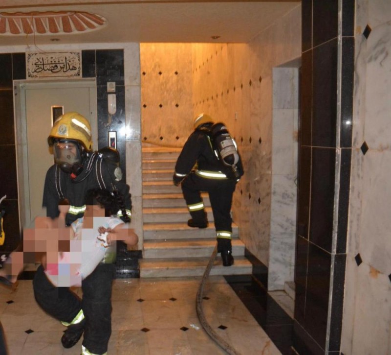 إخلاء 20 شخصًا جراء حريق شقة بجدة