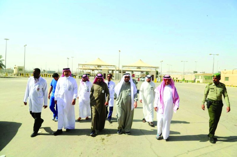 محافظ الخفجي يتابع خطة التأمين الصحي بالمنفذ