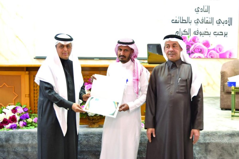 ختام دورة تحرير المراسلات الإدارية بـ«أدبي الطائف»