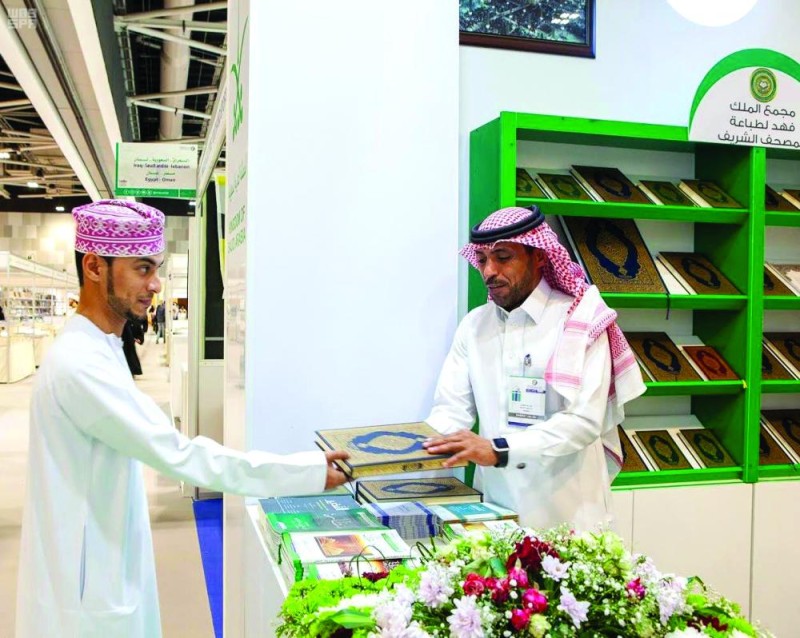 «الجناح السعودي».. مقصد سنوي لطلاب عمان في «مسقط للكتاب»