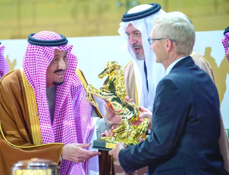 الملك يرعى حفل سباق «كأس السعودية»