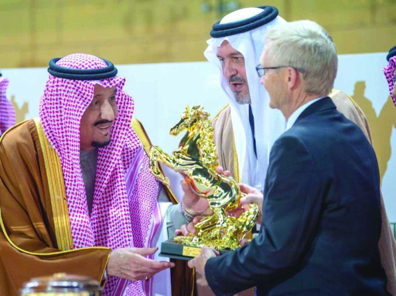 الملك يرعى حفل سباق «كأس السعودية»
