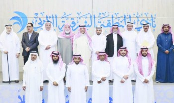 شعراء ينثرون إبداعهم في «المنصة النقدية» برواق بحور
