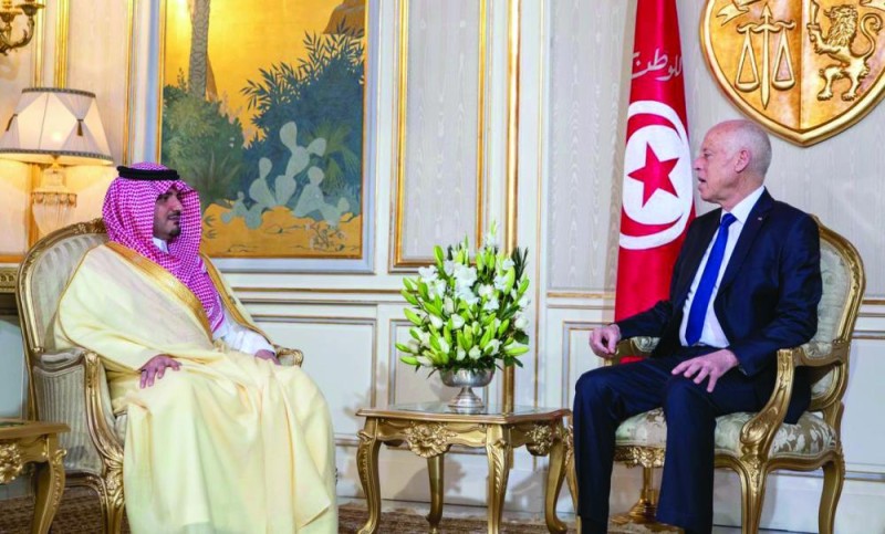 وزير الداخلية يبحث العلاقات الثنائية مع الرئيس التونسي