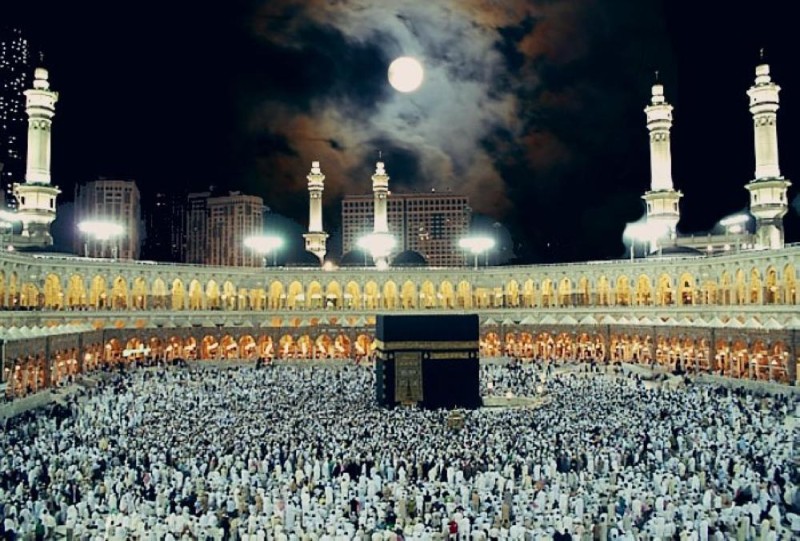 «القمر الأحدب» يتعامد على «الكعبة» الجمعة المقبلة
