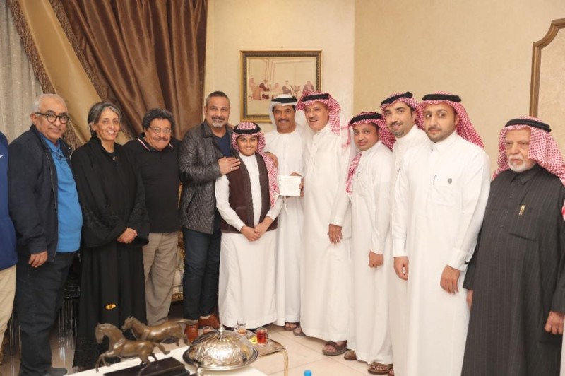 'الاتحاد العربي' يزور الزياني ويكرمه