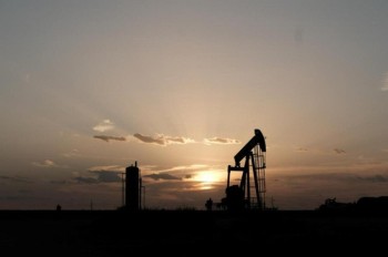 النفط يقفز 4.5% مع تبدد القلق بشأن كورونا