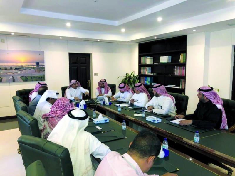 اجتماع خماسي يناقش حلول هبوطات الطرق بالشرقية