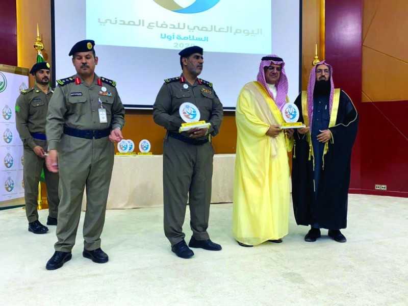 محافظ حفر الباطن يكرم
«الأمر بالمعروف»