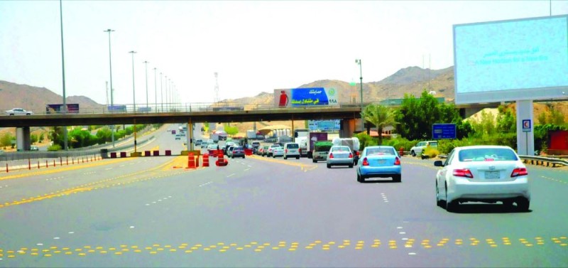 إعادة المعتمرين بالمراكز الحدودية