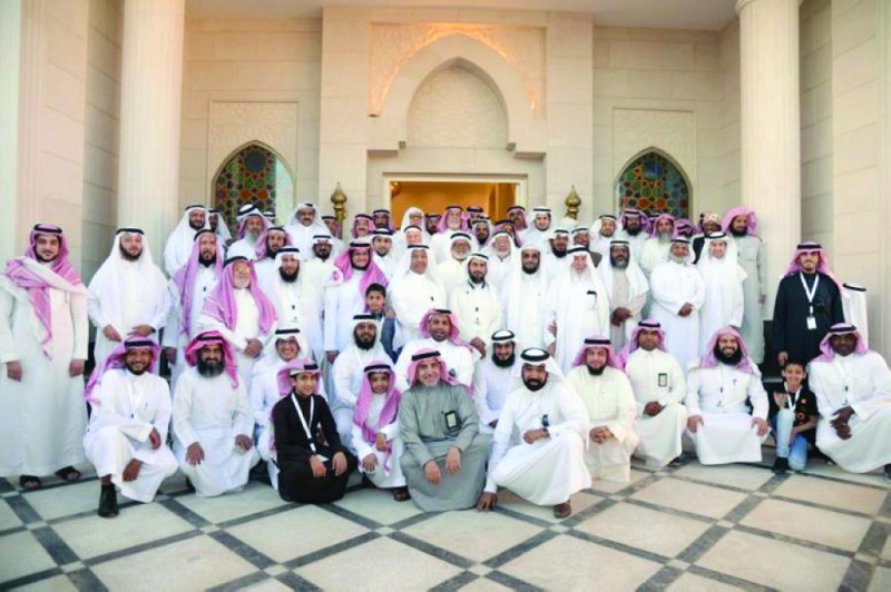 100 رحالة يتنقلون بين معالم الأحساء السياحية والتراثية