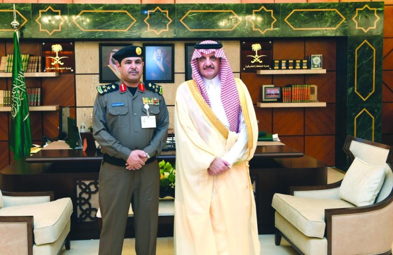 الأمير سعود بن نايف يقلد مدير العمليات المشتركة بالإمارة رتبته الجديدة