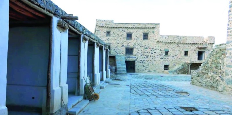 قصر بن رقوش.. تحفة معمارية تاريخية بالباحة