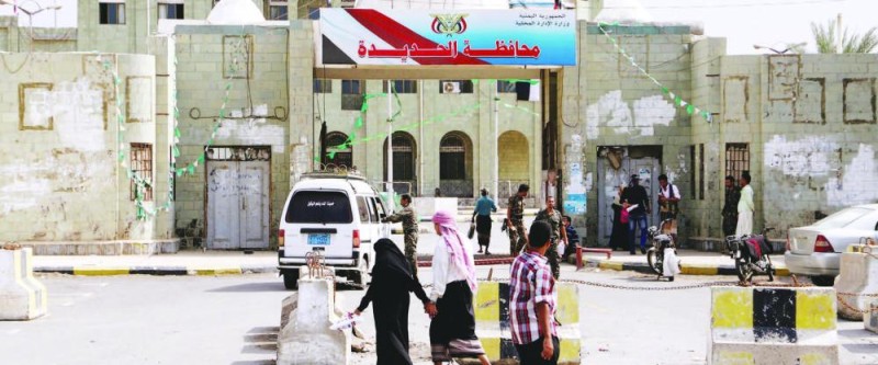 مقابر جماعية بالحديدة.. الحوثيون يدفنون 700 جثة