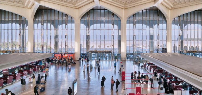 تعليق العمل بصالتي المدينة بمطار الملك فهد
