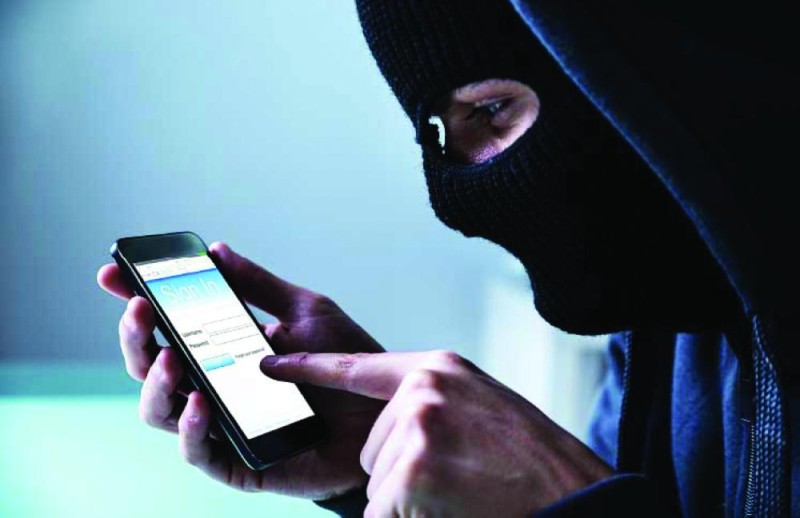 4 تطبيقات تجمع بيانات هاتفك سرا