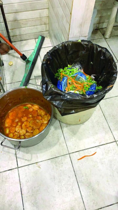 27 مخالفة صحية وإيقاف 17 عاملا بالخفجي
