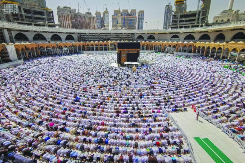 إيقاف صلاة الجمعة والجماعة في المساجد