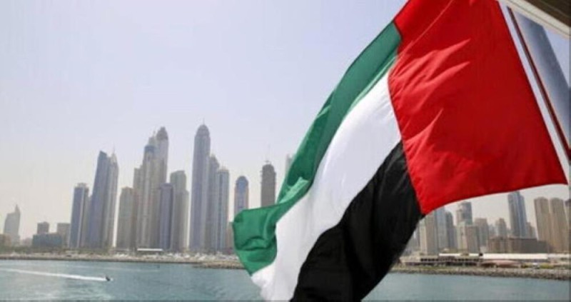 الإمارات تعلق دخول حاملي الإقامة السارية 