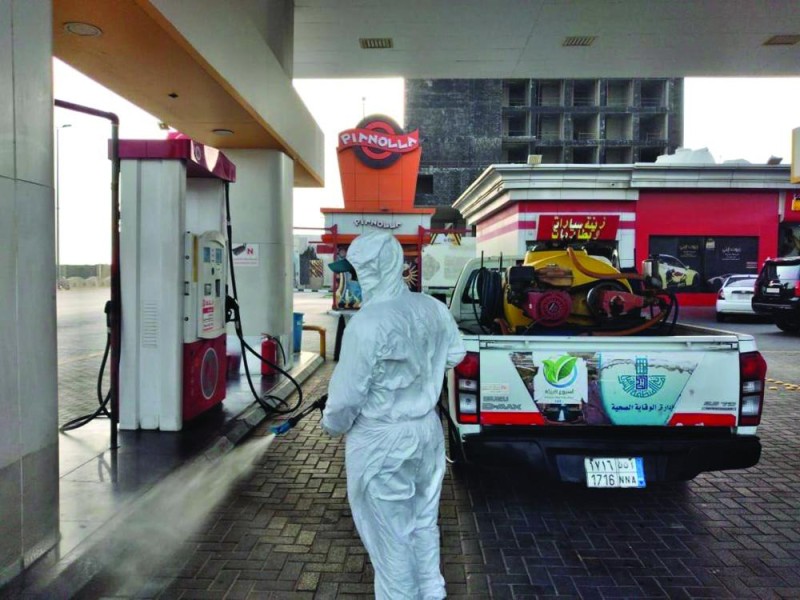 رش وتعقيم 2500 موقع في الخبر