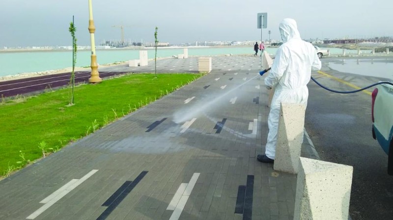 رش وتعقيم 2500 موقع في الخبر
