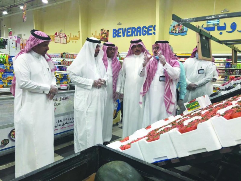 3 فرق تكافح كورونا بالخفجي