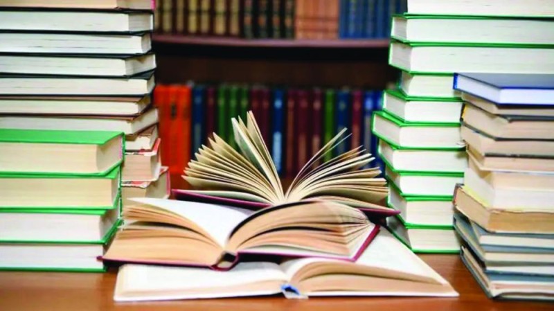 كتب «دي كومكس» المصورة للبيع