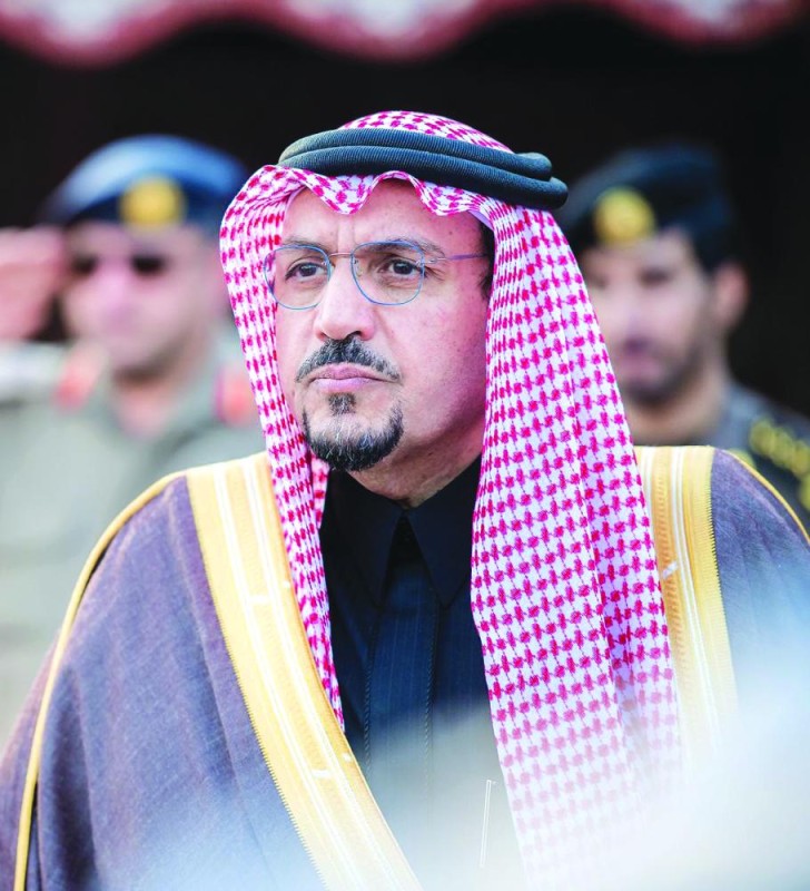 أمير القصيم ينقل تعازي القيادة لذوي الشهيد الحربي