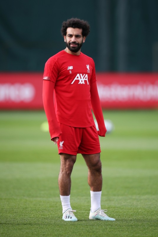 «البرغوث» يتغزلبـ «الفرعون»