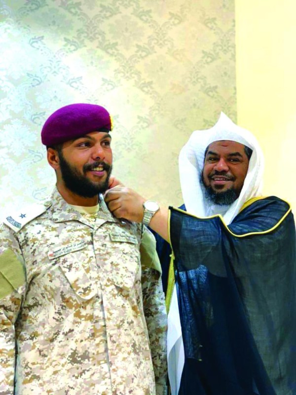 ابن حميد يحتفل بتخرج نجله الملازم