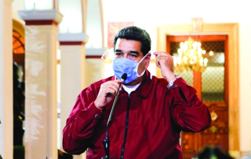 «كورونا» والعقوبات يشددان الخناق على مادورو