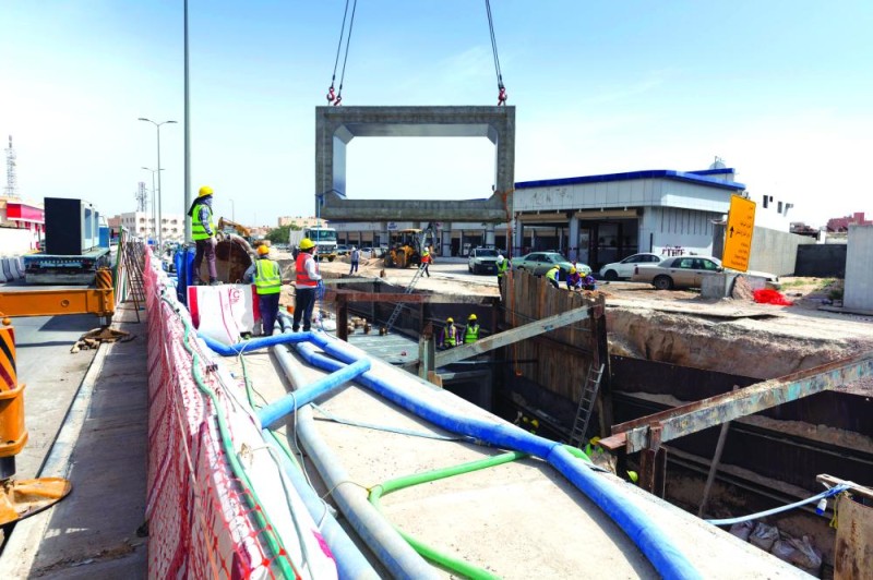 5 ملايين ريال لتأهيل طرق العيون