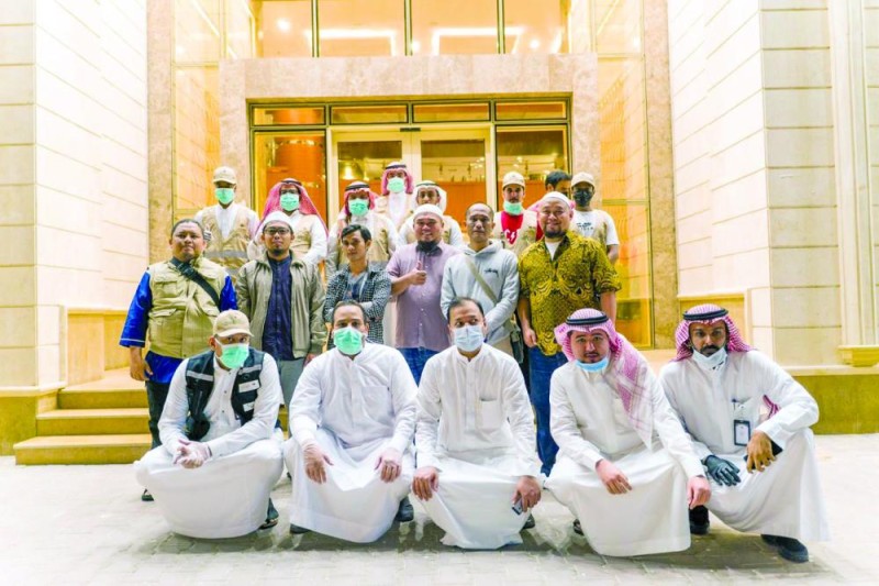 مغادرة 56 معتمرا إلى إندونيسيا