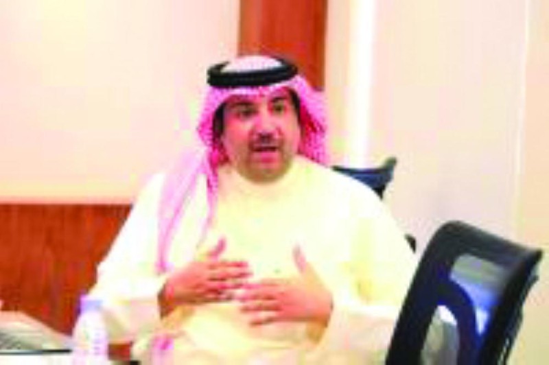 الجريمة الخفية.. إلقاء القفازات والكمامات بالطريق