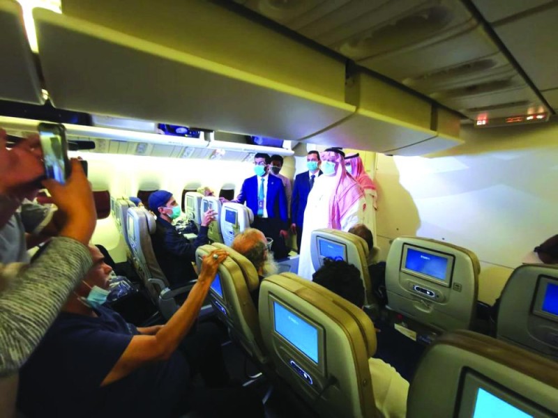 250 سعوديا يعودون من جاكرتا