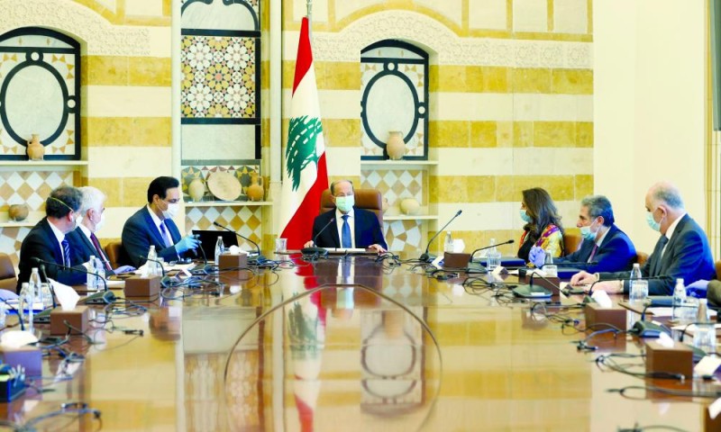 تبعات «كورونا» تعجز لبنان.. ومطالب بـ«نجدة دولية»