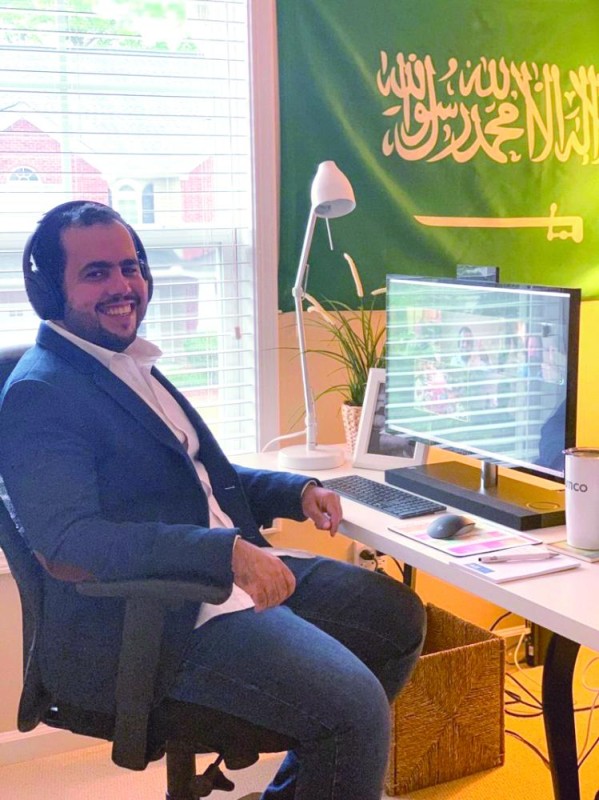 «البشر» أول طالب يناقش الدكتوراة «عن بعد»